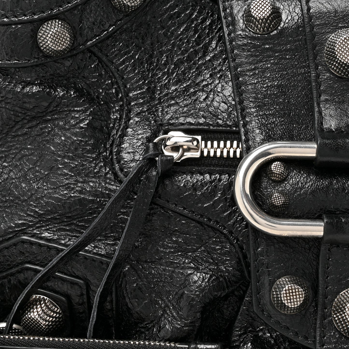 Agneau Arena Medium Le Cagole Shoulder Bag Black