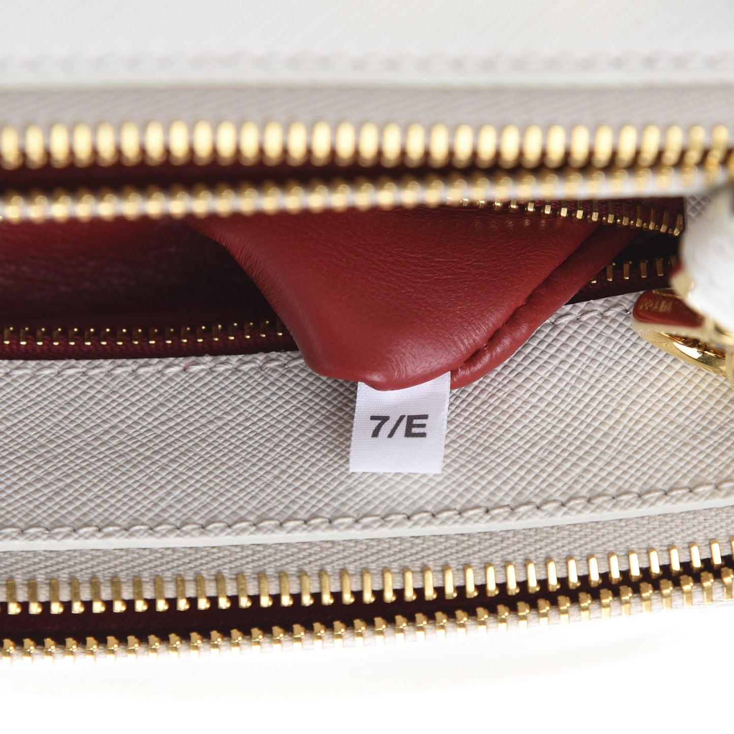 Saffiano Micro Galleria Double Zip Qixi Tote White Fuoco