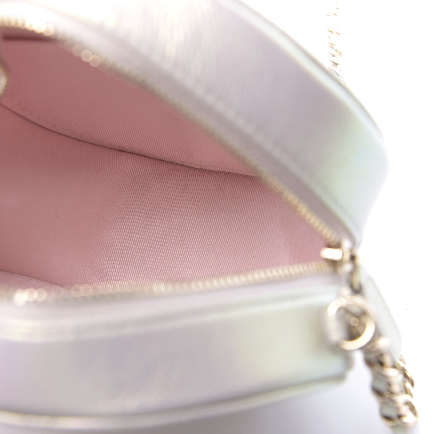 Iridescent Lambskin Quilted Round Clutch With Chain Ivory