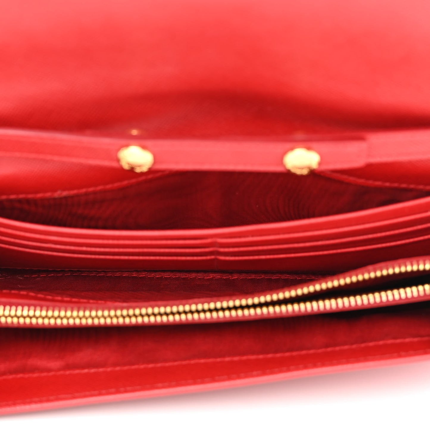 Saffiano Metal Oro Chain Wallet Fuoco