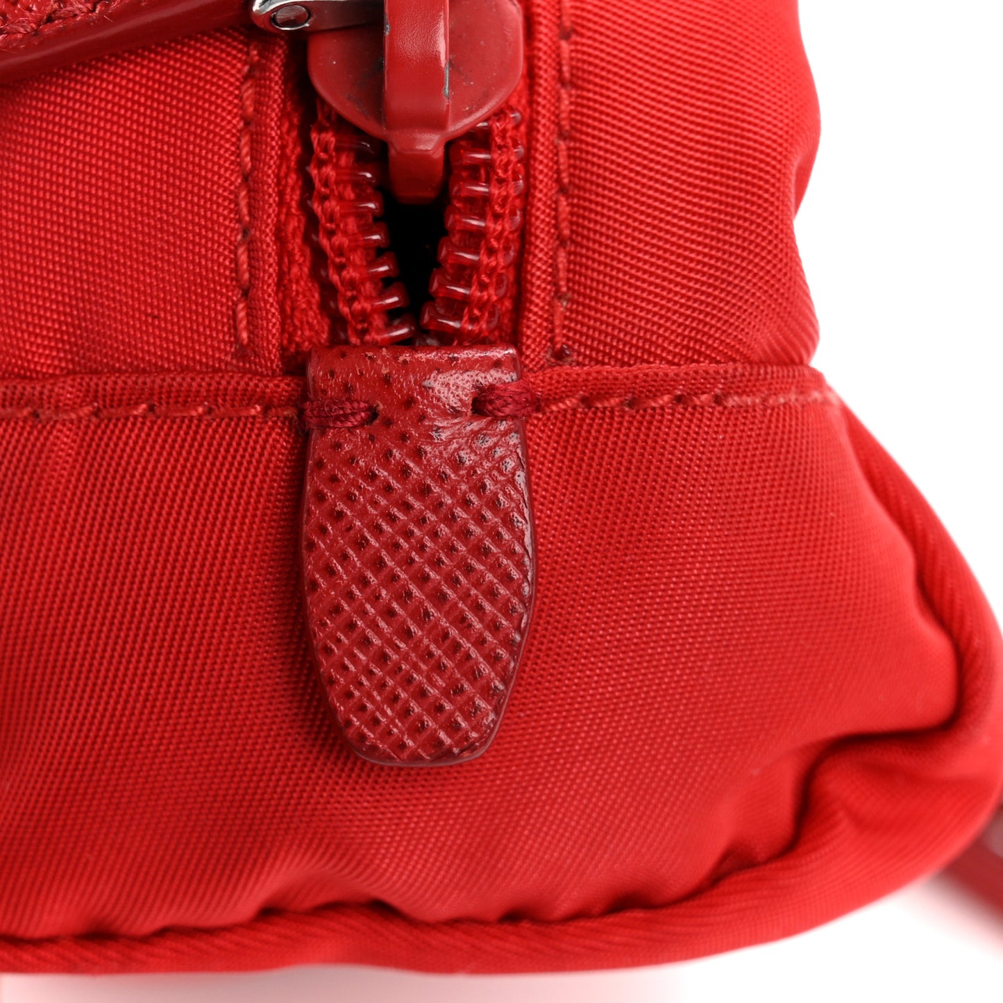 Tessuto Nylon Vela Saffiano Mini Wristlet Pouch Rosso