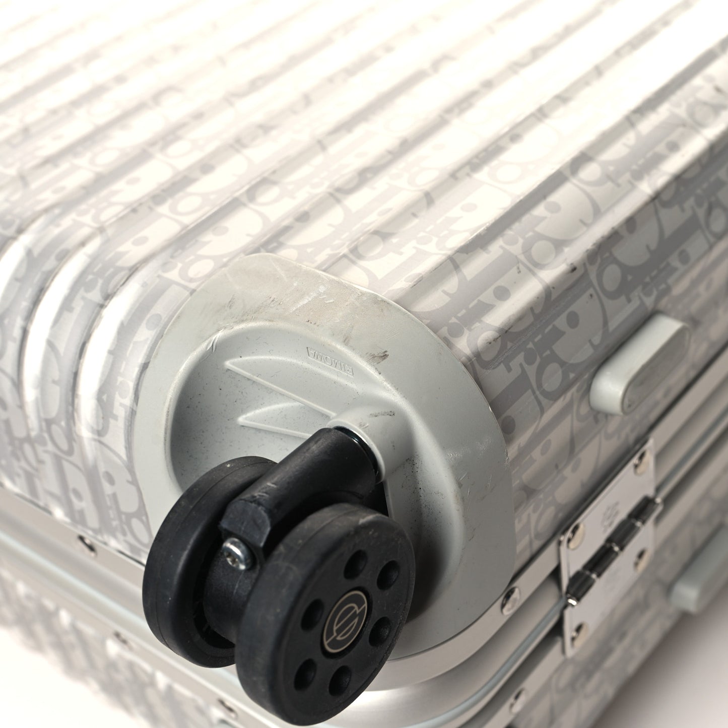 X RIMOWA Aluminum Gradient Cabin Luggage Silver