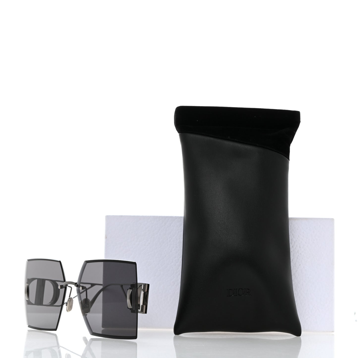 Square 30 Montaigne Sunglasses Shiny Gunmetal Smoke
