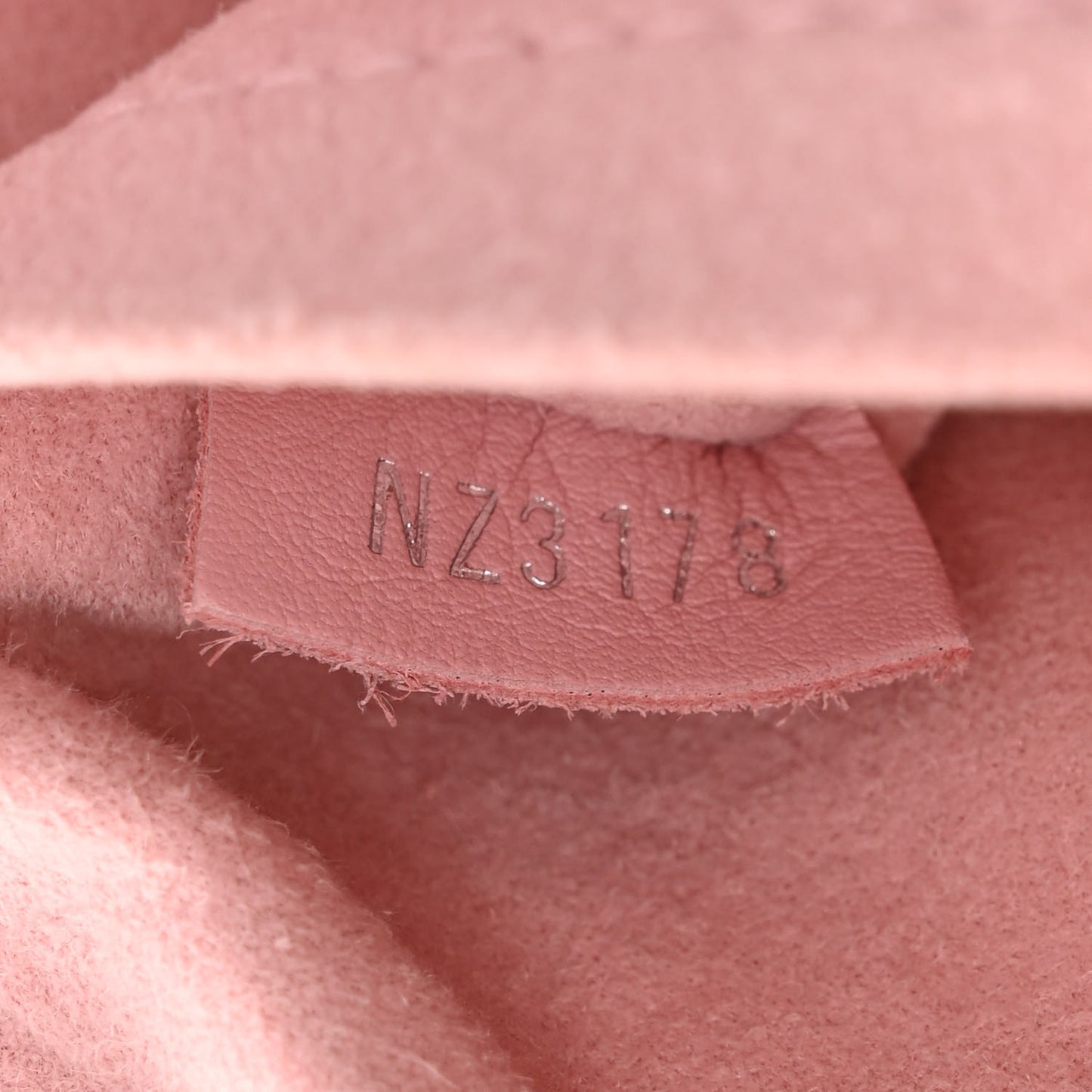 Calfskin New Wave Chain MM Smoothie Pink