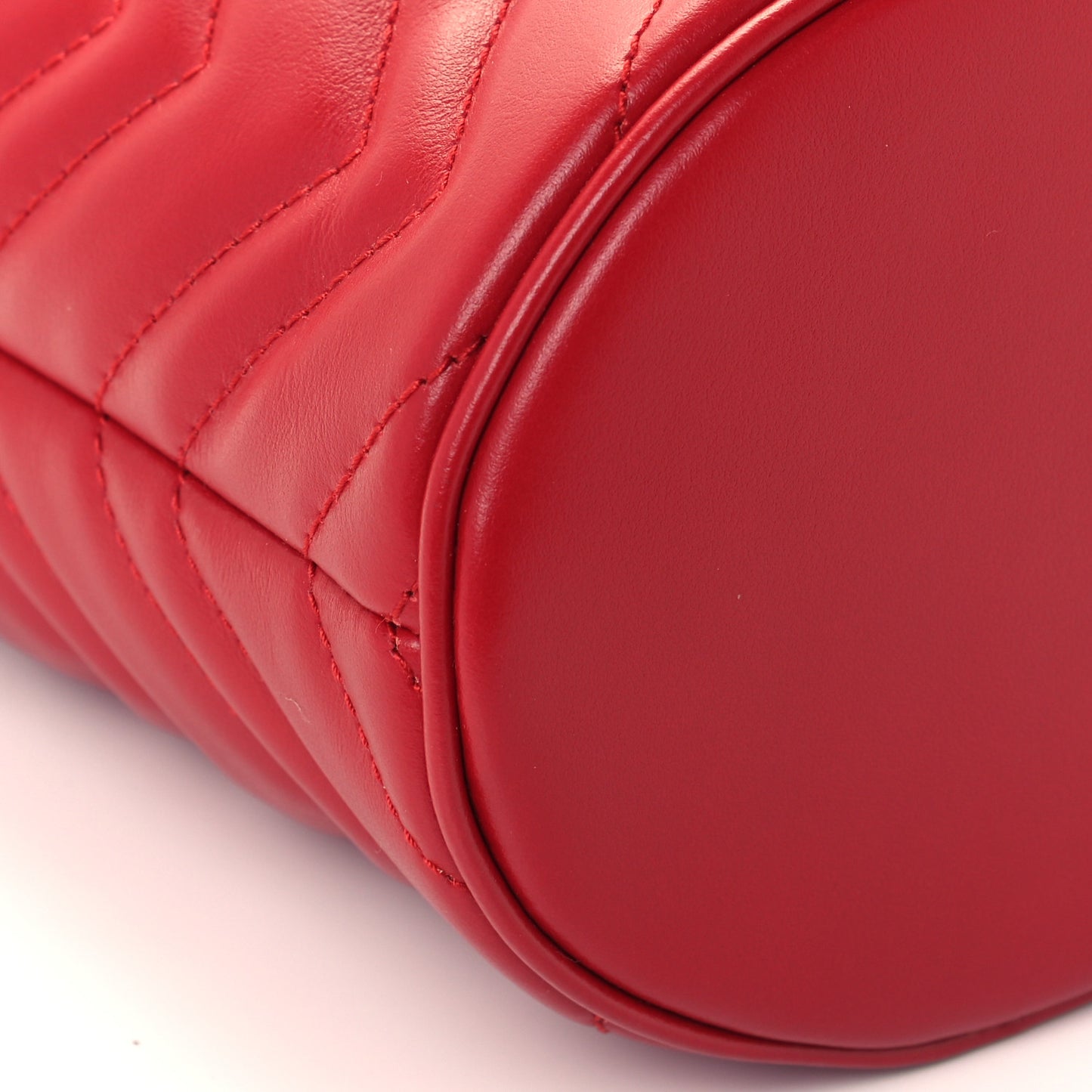 Calfskin Matelasse Mini GG Marmont 2.0 Bucket Bag Hibiscus Red