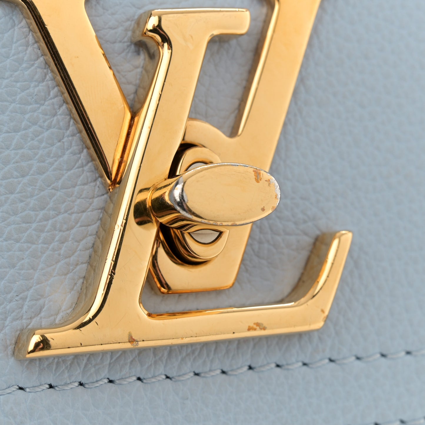 Grained Calfskin Lockme Tender Bleu Nuage