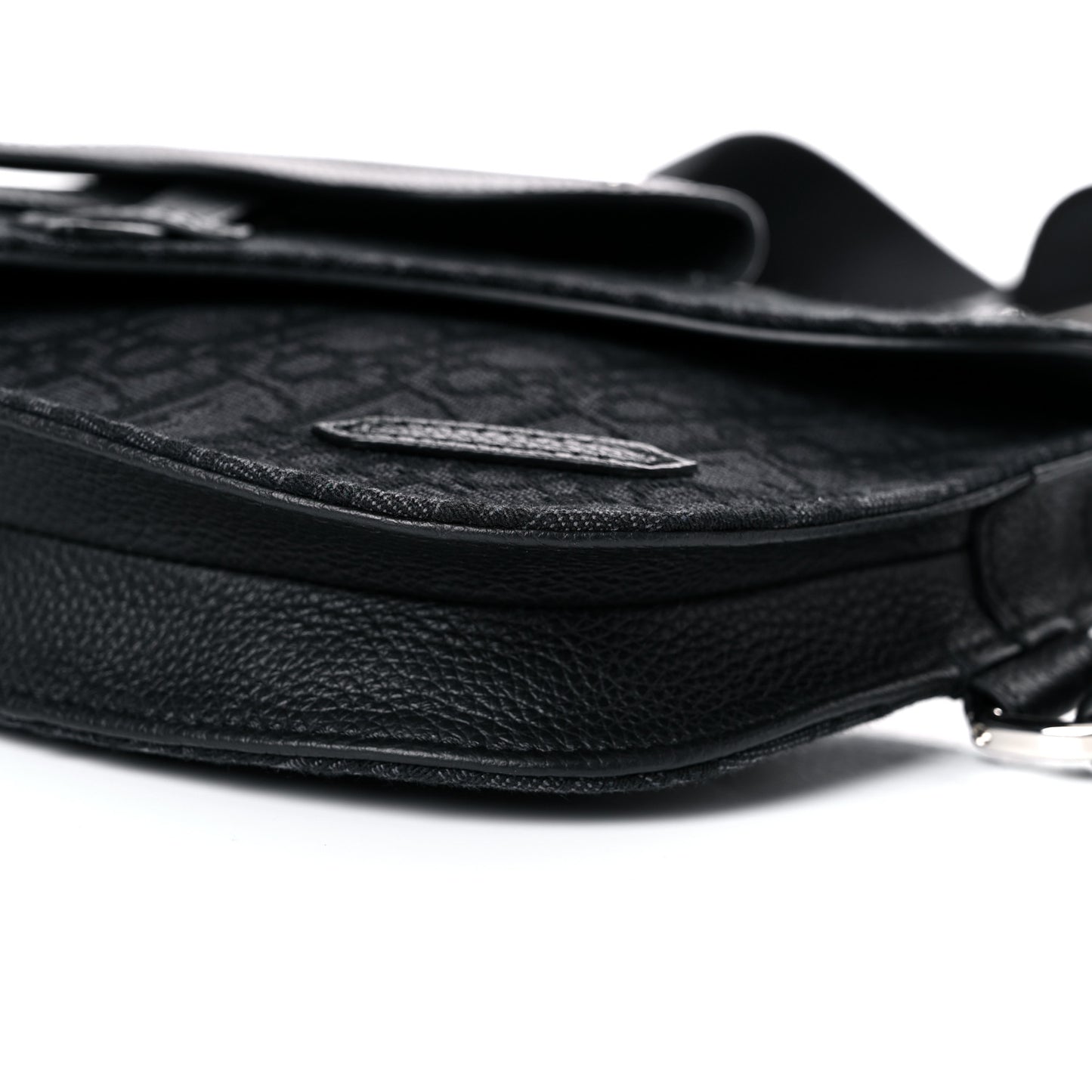 Oblique Saddle Messenger Pouch Blue Black