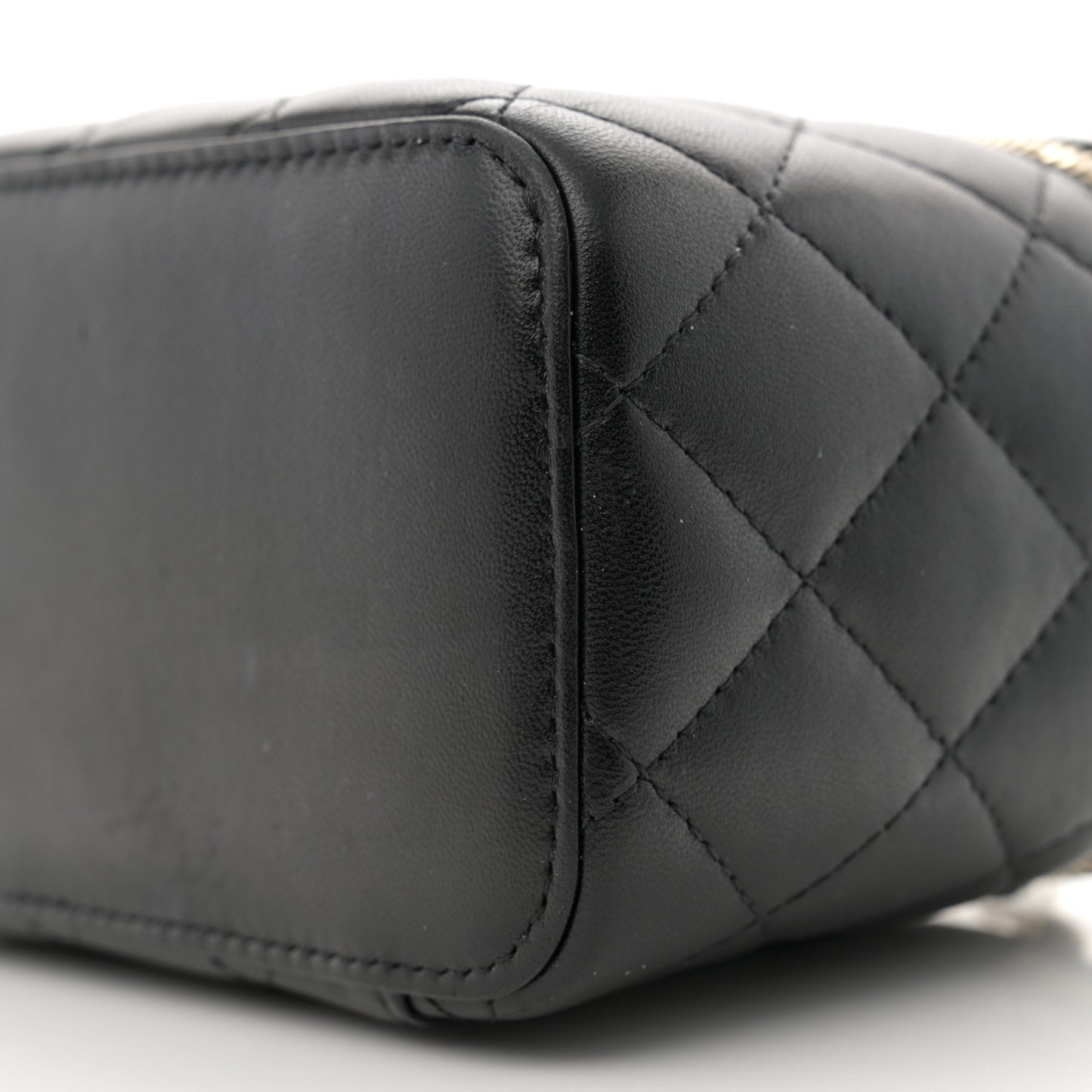 Lambskin Quilted Small Top Handle Vanity Case With Chain Black