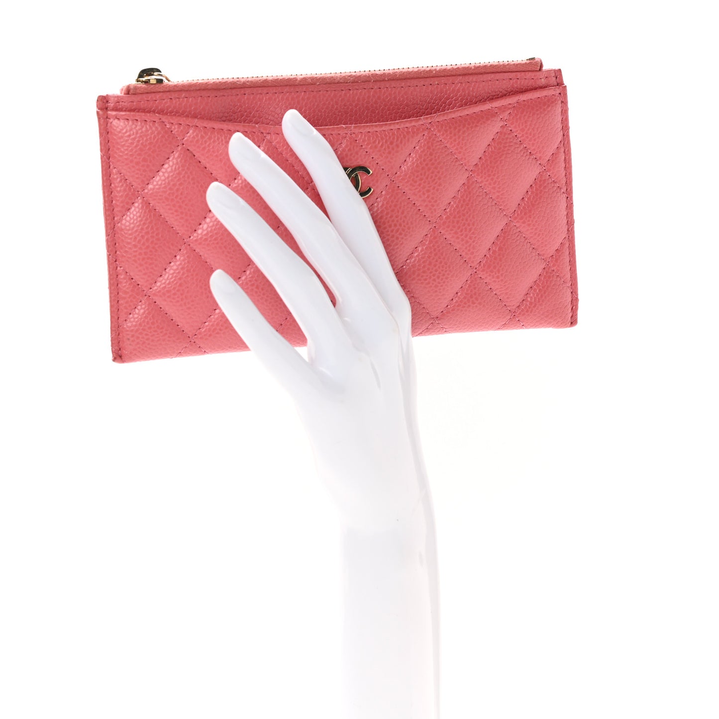 Iridescent Caviar Quilted Classic Zip Pouch Pink