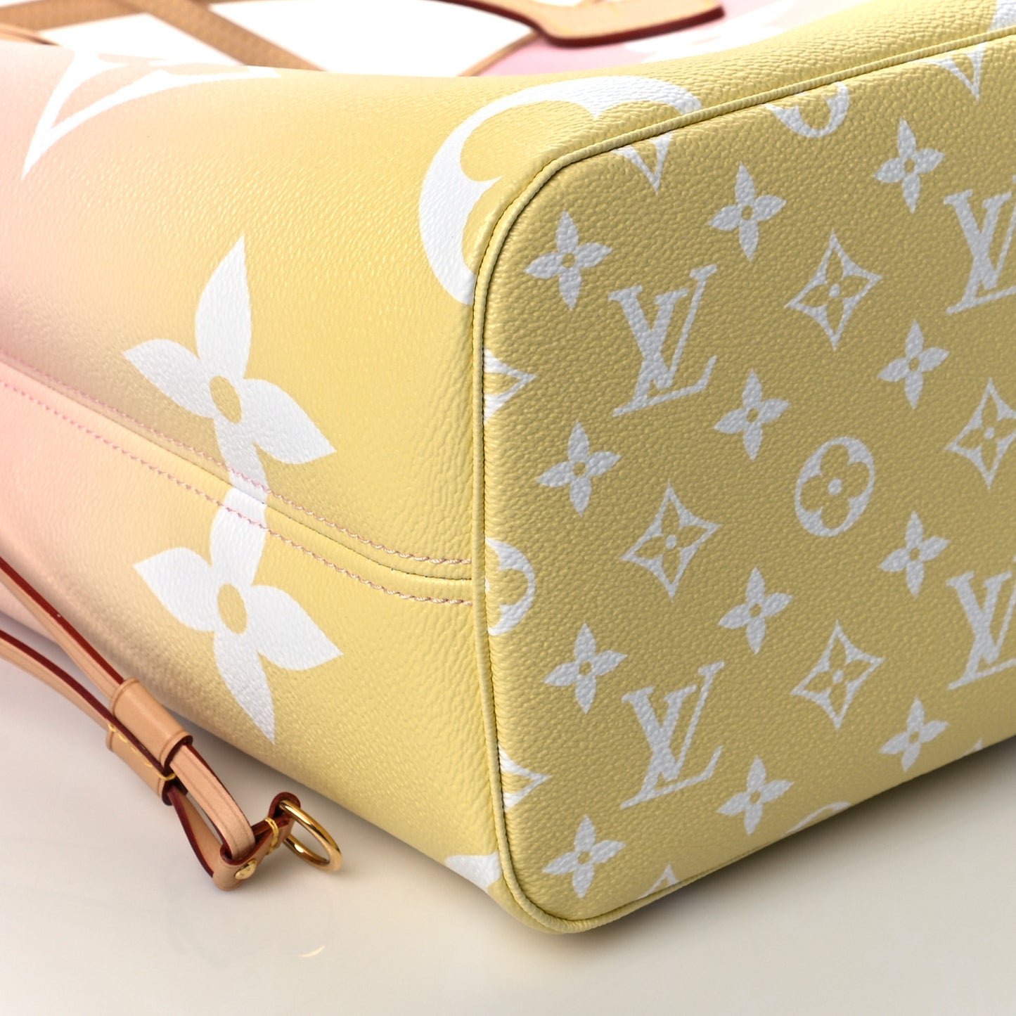 Monogram Giant By The Pool Neverfull MM Light Pink