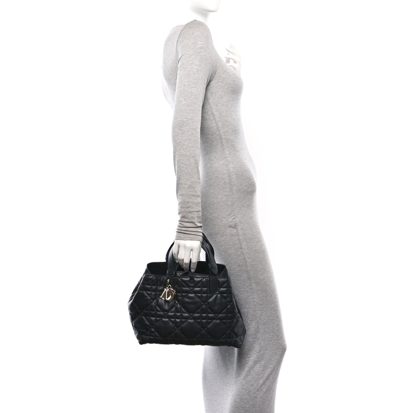 Calfskin Macrocannage Medium Toujours Black