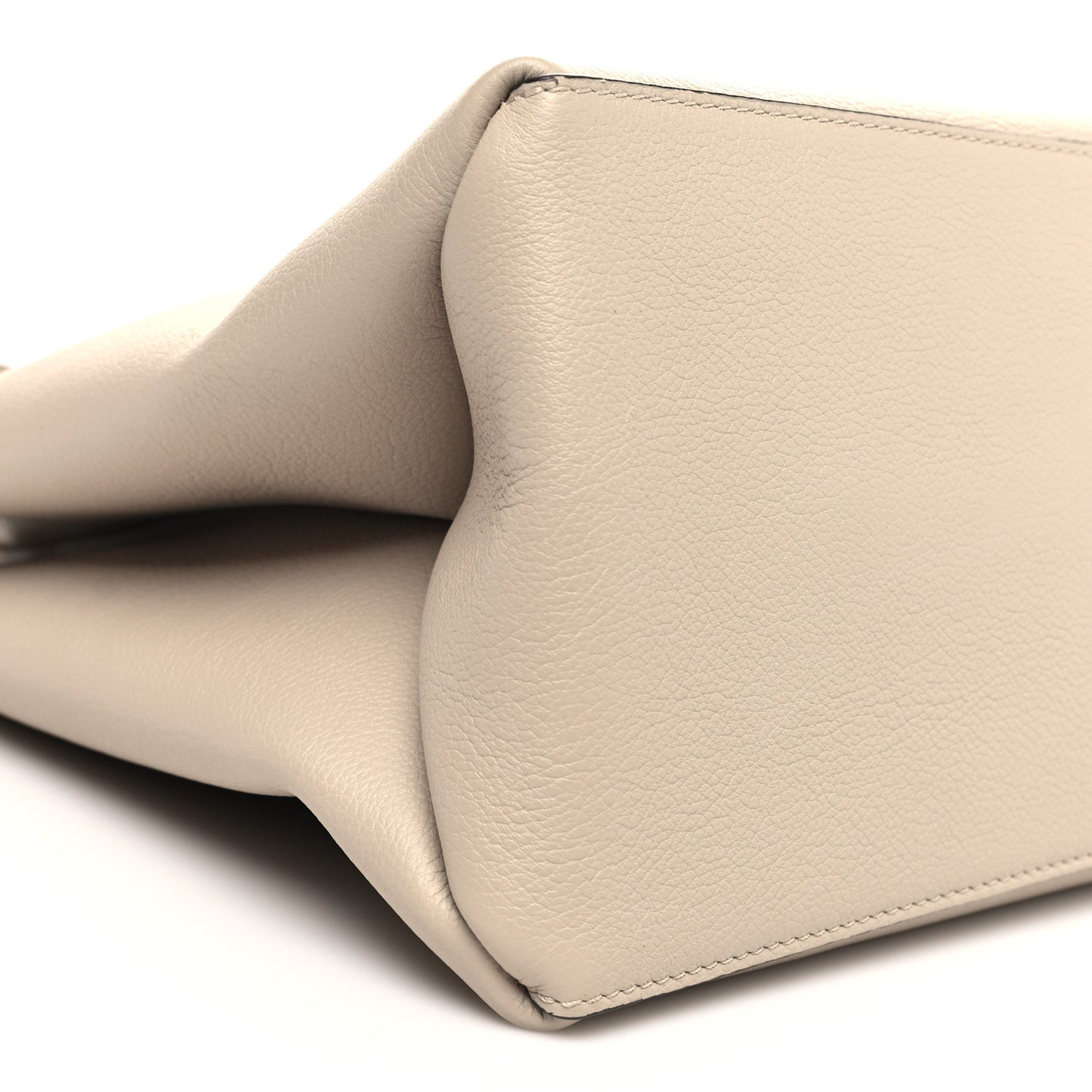 Grained Calfskin Lockme Shopper Greige