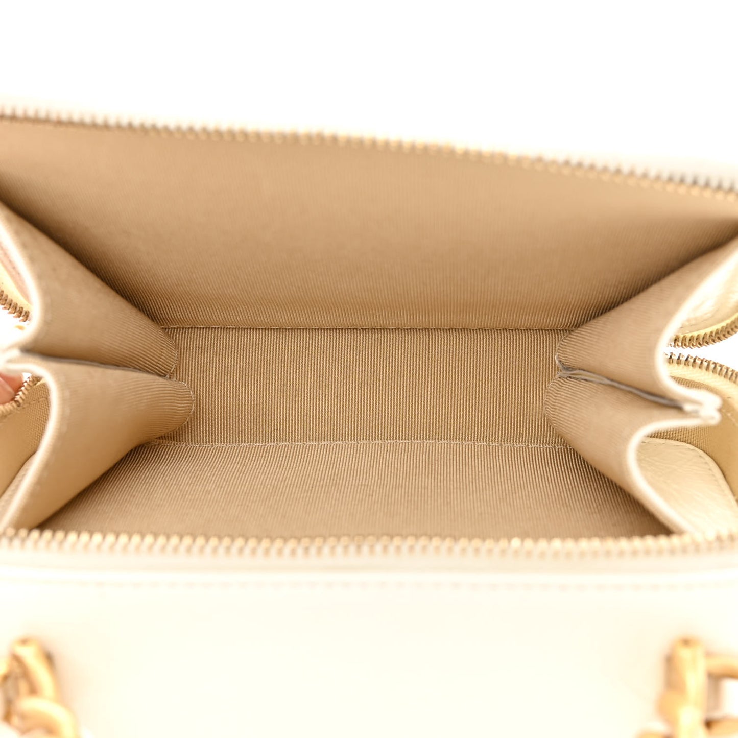 Crumpled Calfskin Quilted Mini Get Round Top Handle Vanity Case White
