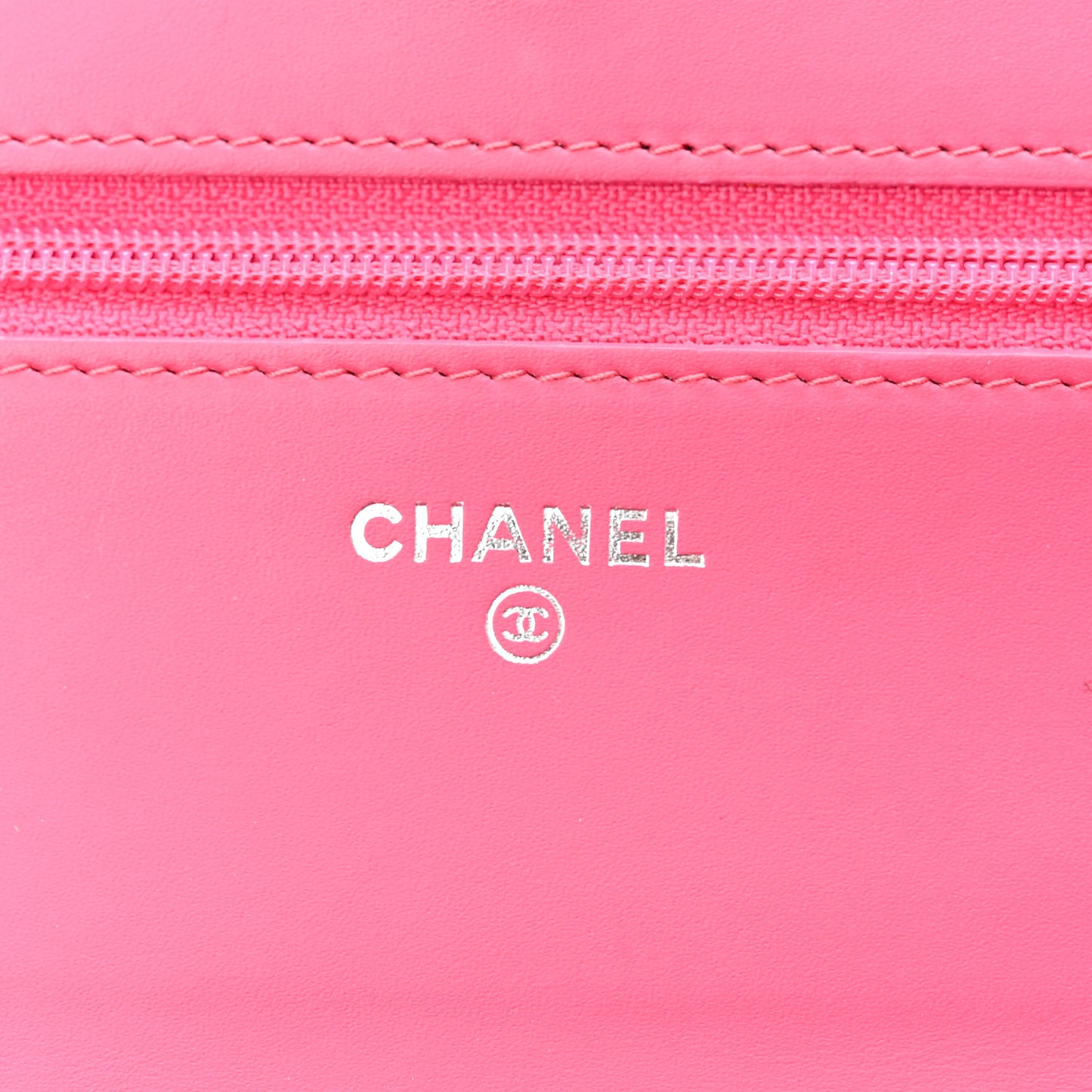 Patent Quilted Wallet On Chain WOC Fuchsia