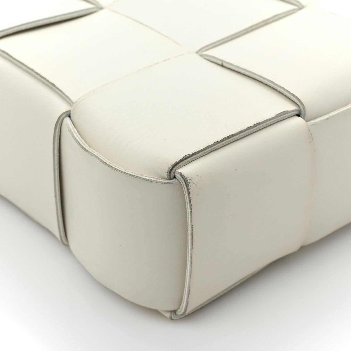 Lambskin Maxi Intrecciato Cassette Messenger Chalk