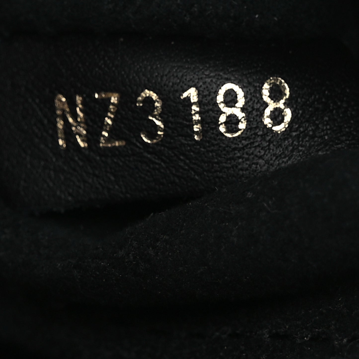 Calfskin New Wave Chain PM Black