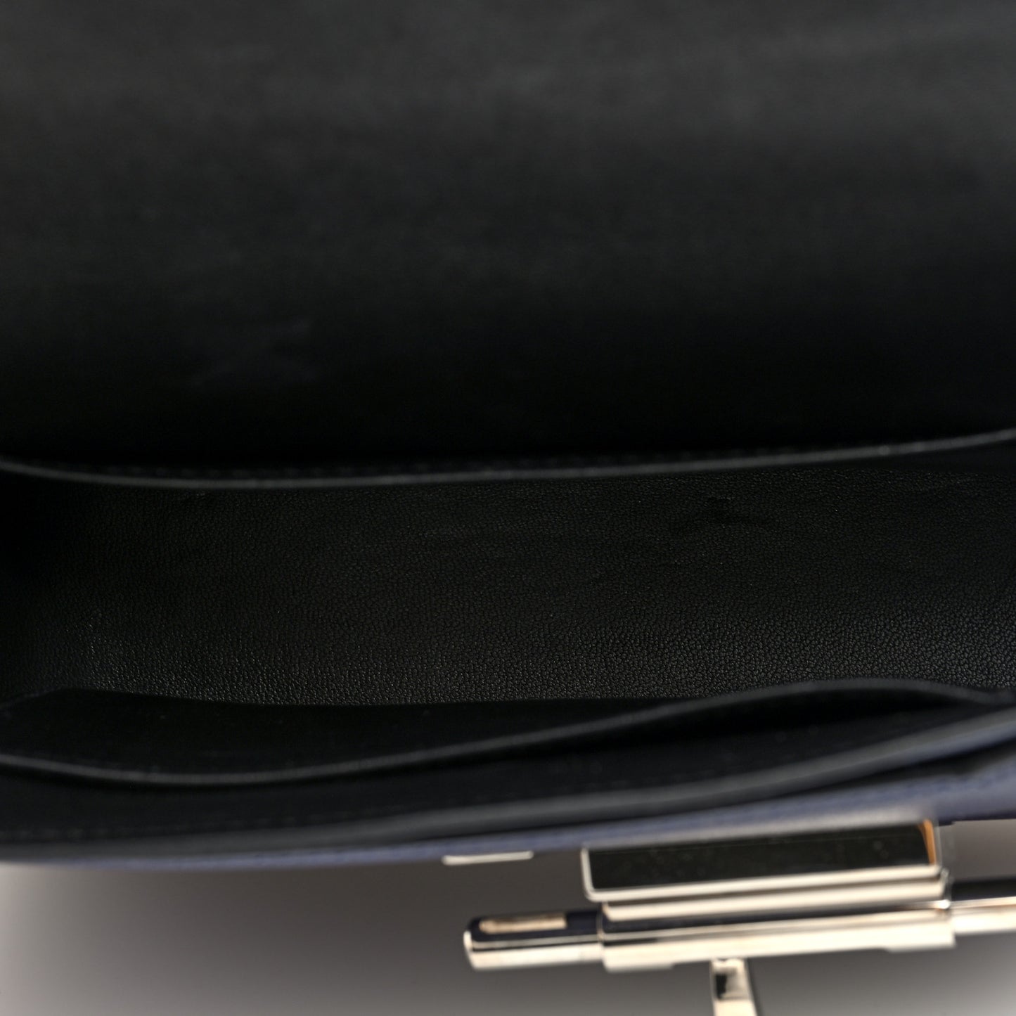 Epsom Shiny Alligator Mini Verrou Chaine Bag Bleu Encre Black