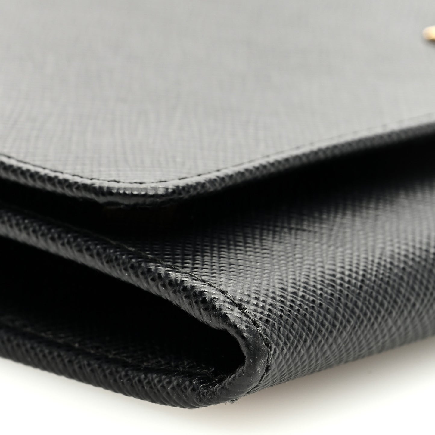 Saffiano Metal Oro Chain Wallet Black