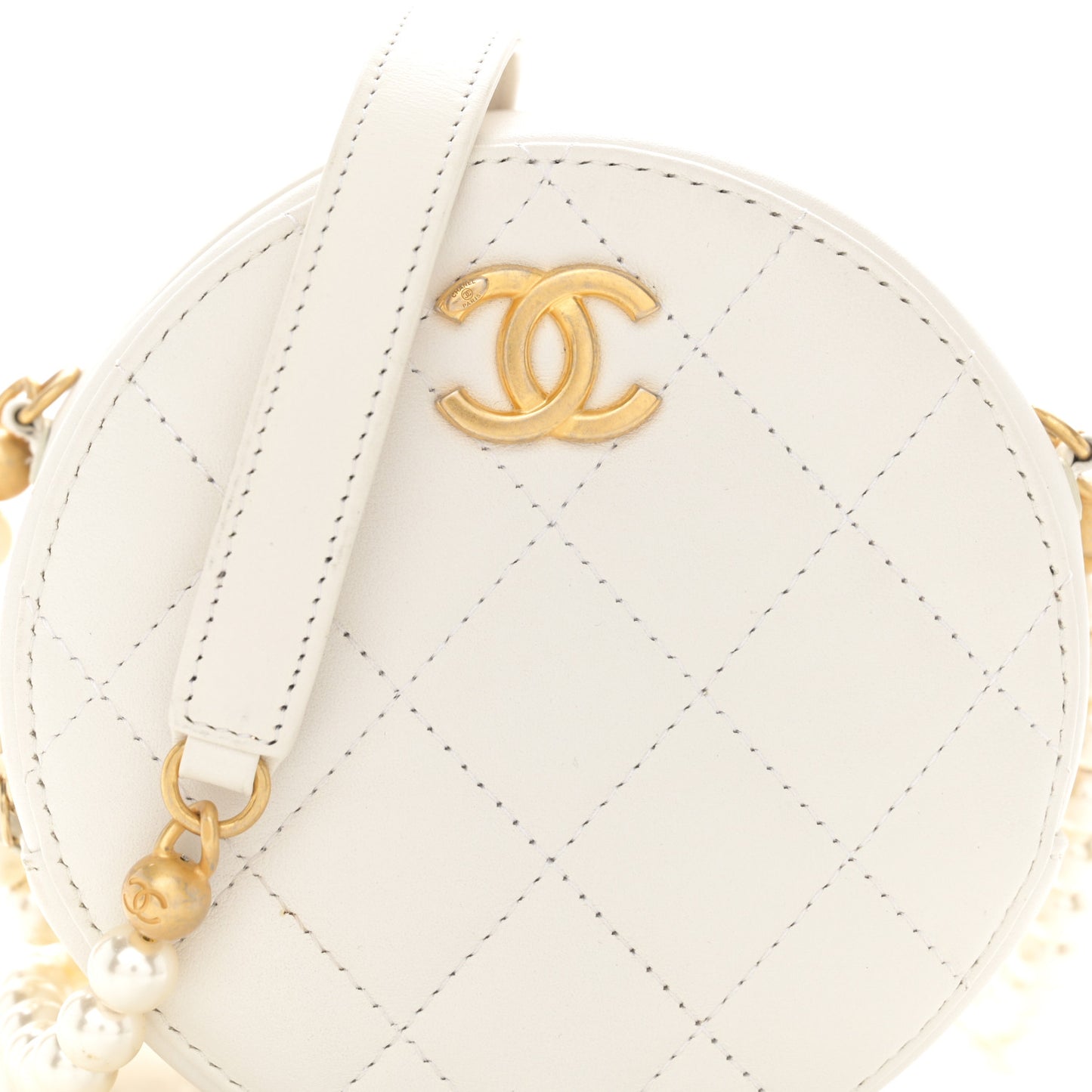 Calfskin Quilted Pearl Round Clutch With Chain White