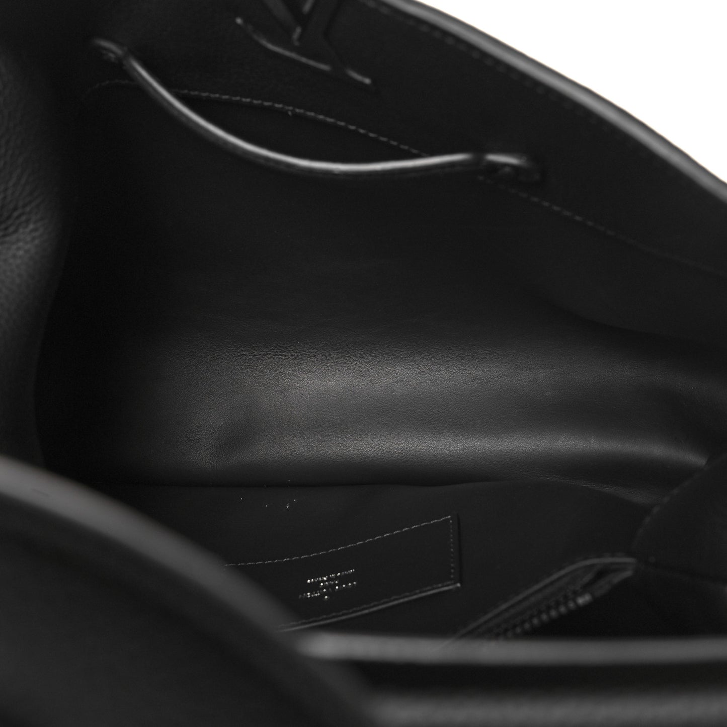 Taurillon Capucines GM Souple Matte Black