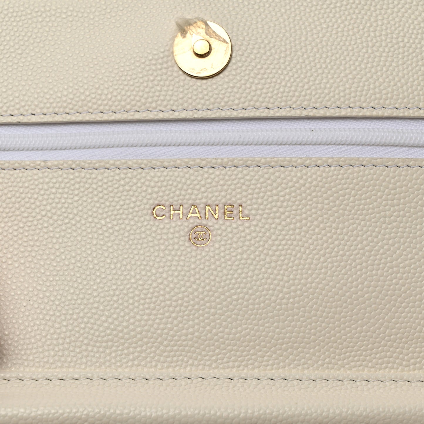 Caviar Quilted Wallet on Chain WOC White