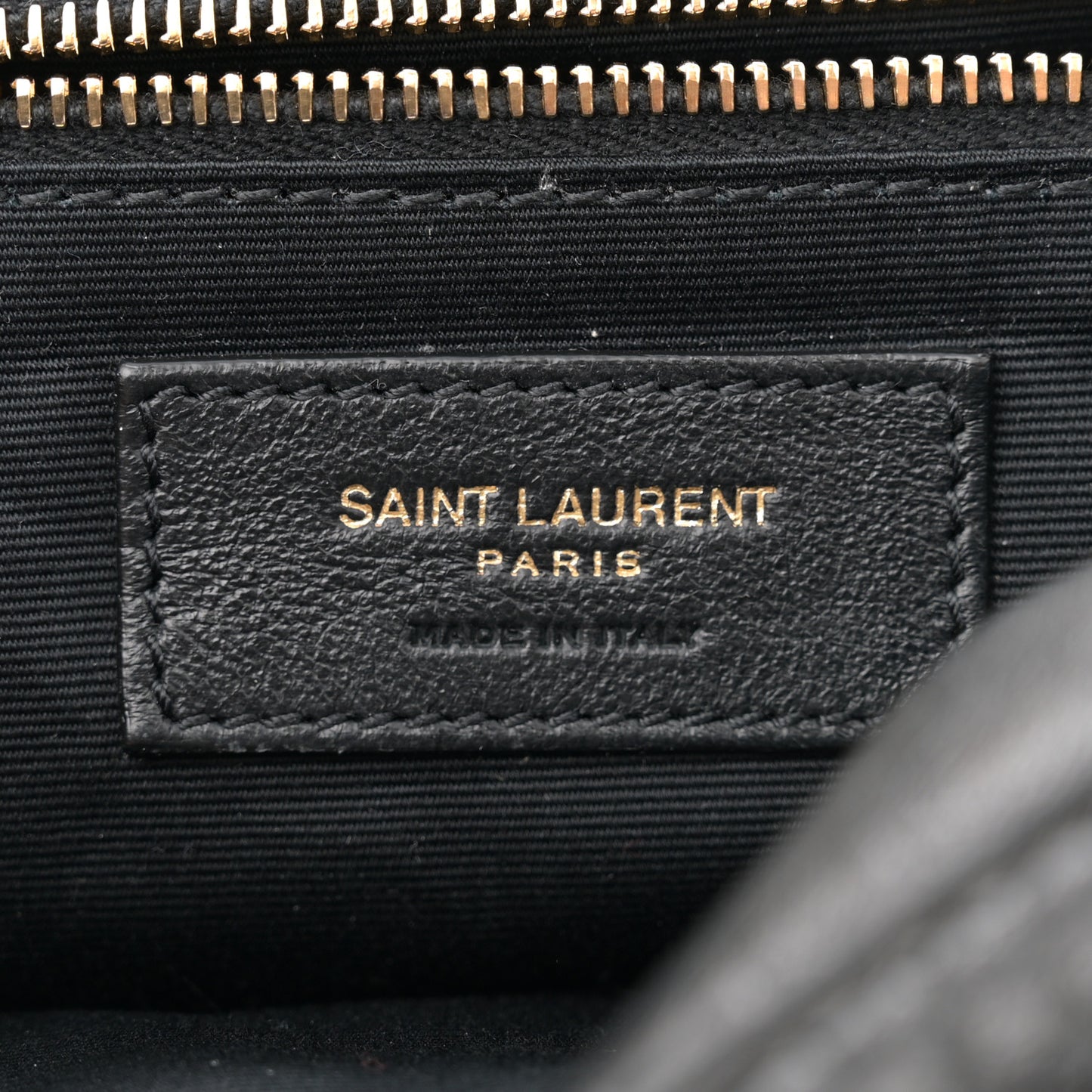 Grained Lambskin Medium Calypso Black