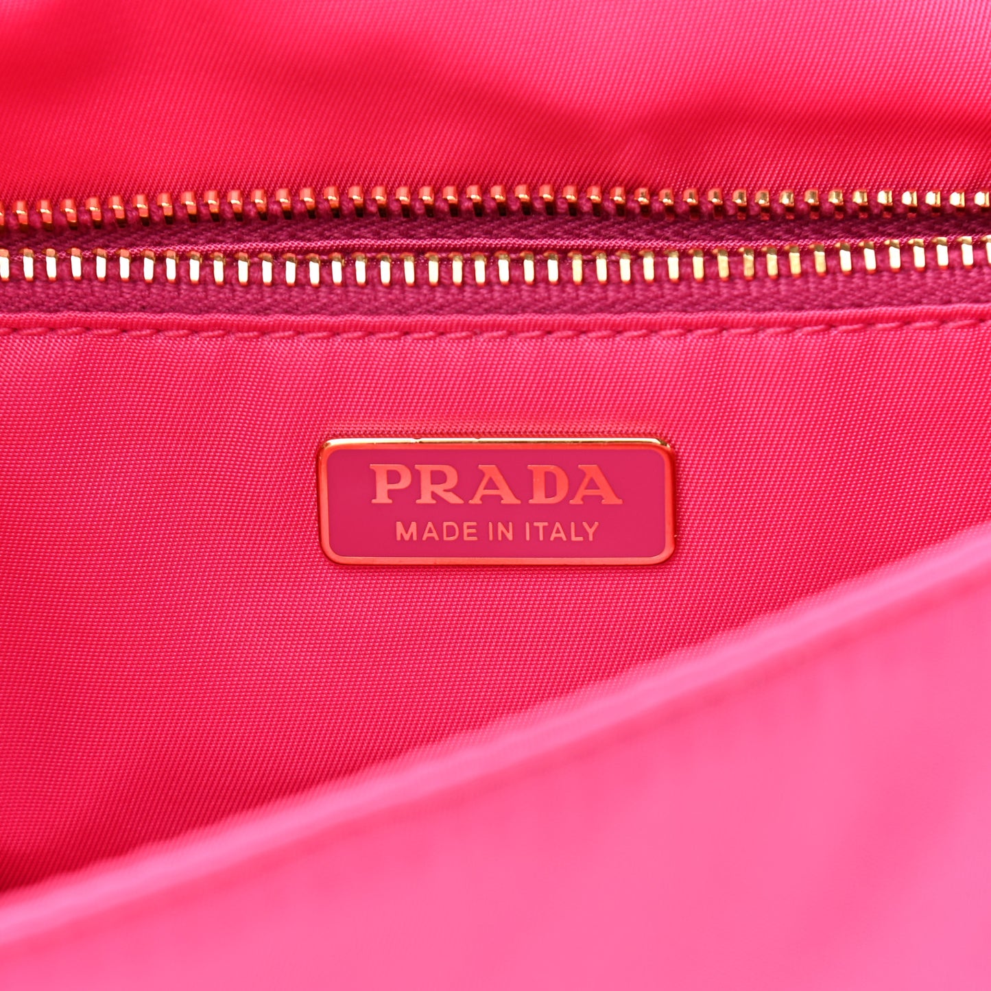 Nylon Tessuto Chain Shoulder Bag Fuxia