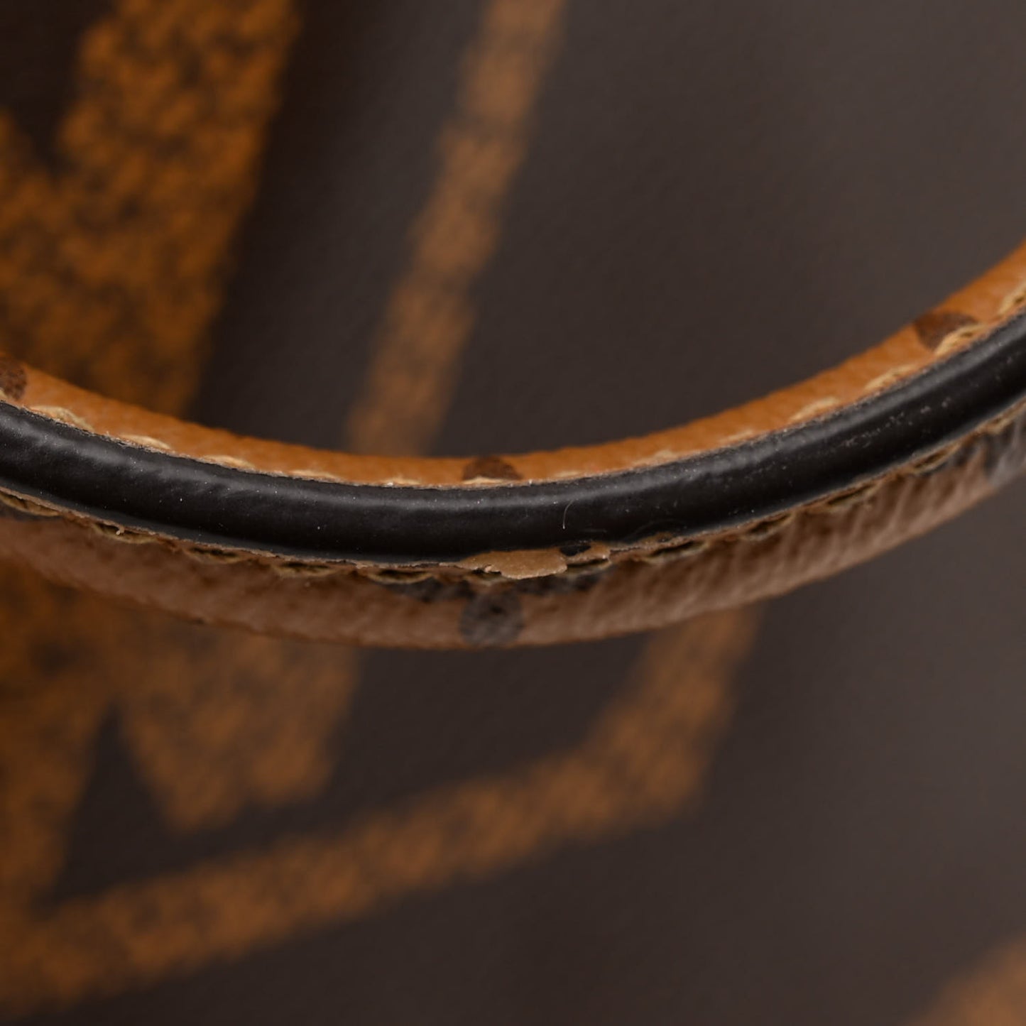 Reverse Monogram Giant Onthego MM