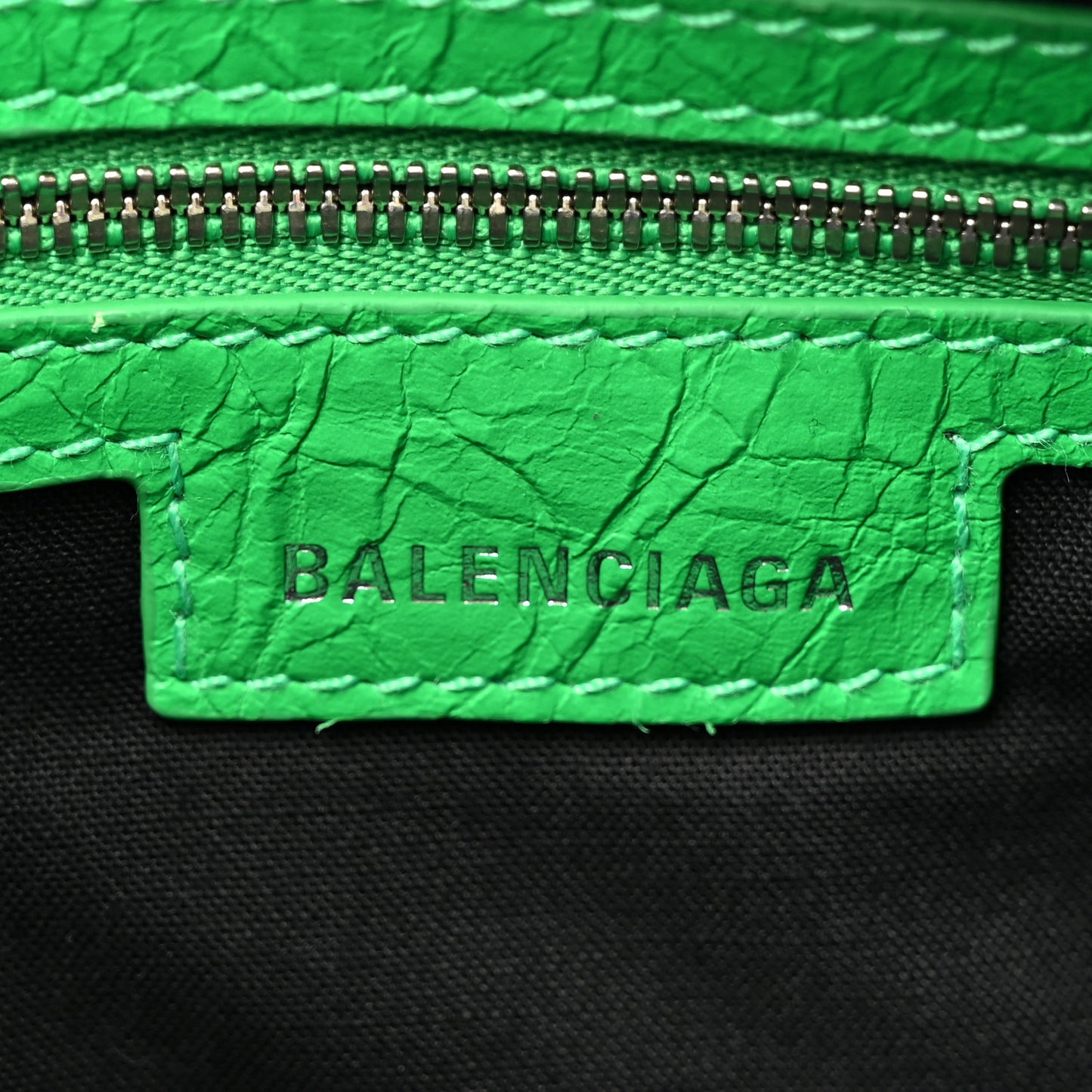 Agneau Arena Small Le Cagole Shoulder Bag Vivid Green