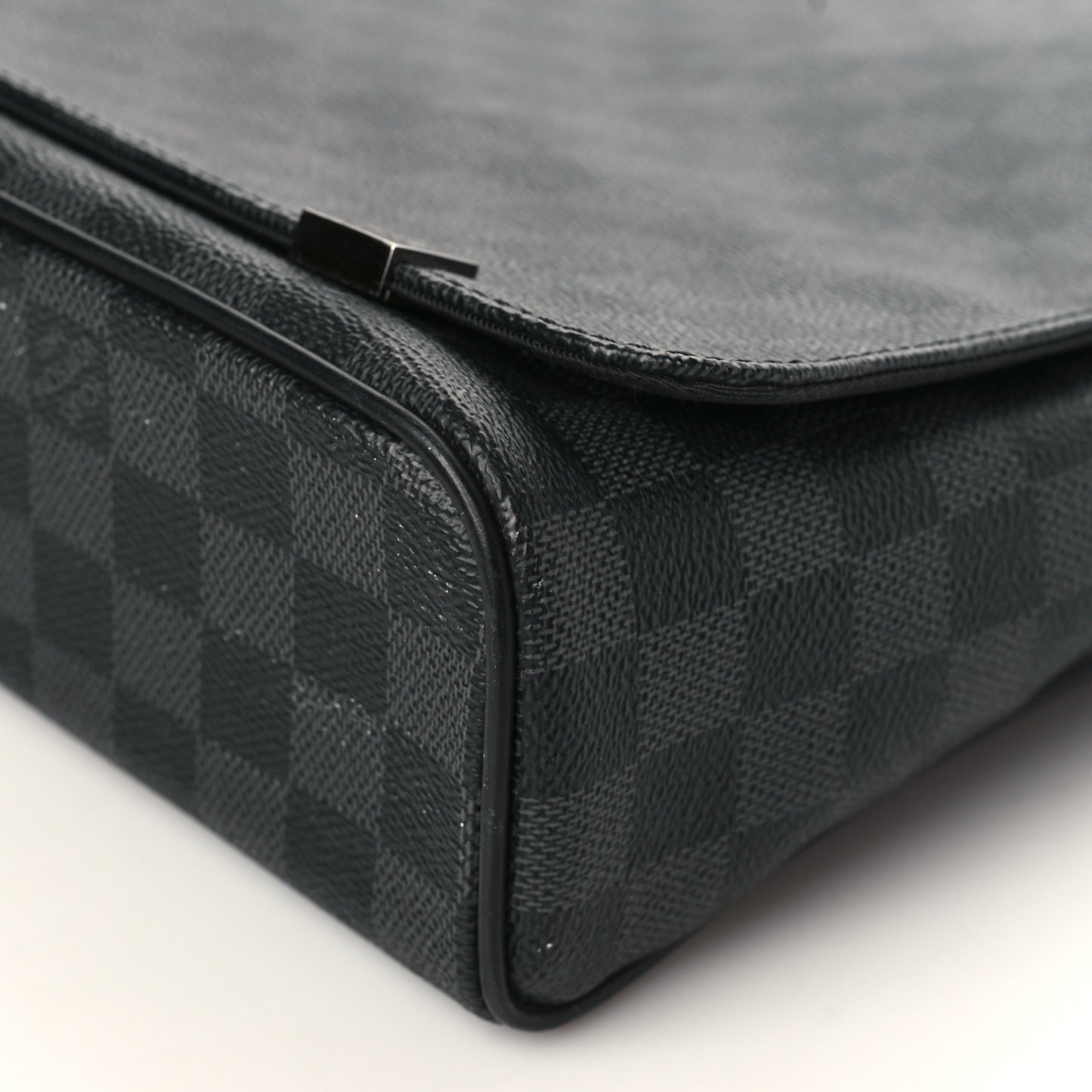 Damier Graphite District MM
