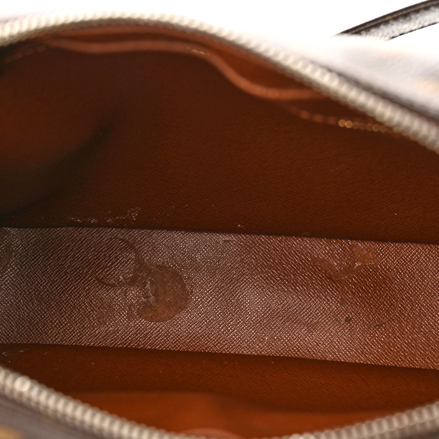 Monogram Nil 28