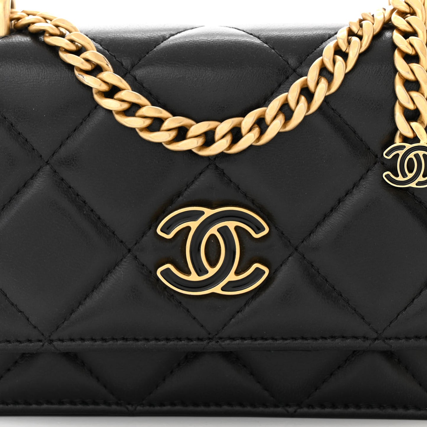 Lambskin Enamel Quilted Pending CC Clutch With Chain Black