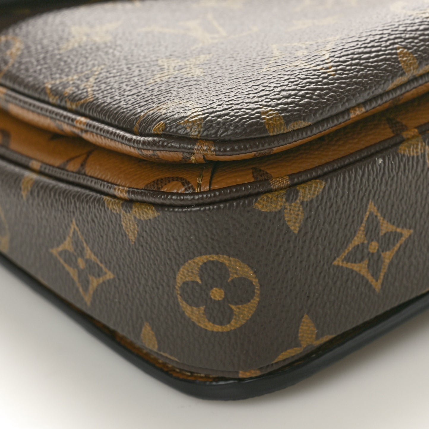 Reverse Monogram Pochette Metis