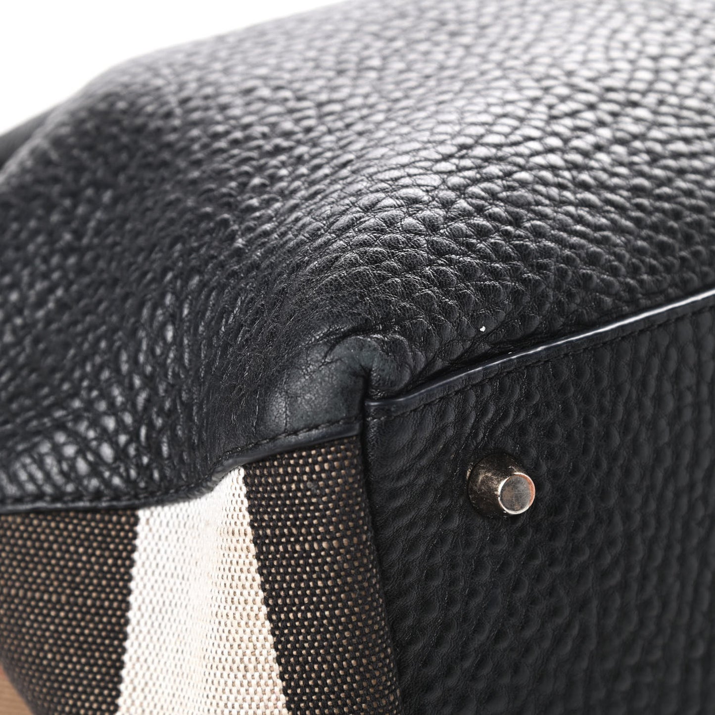 Grainy Calfskin House Check Medium Maidstone Black