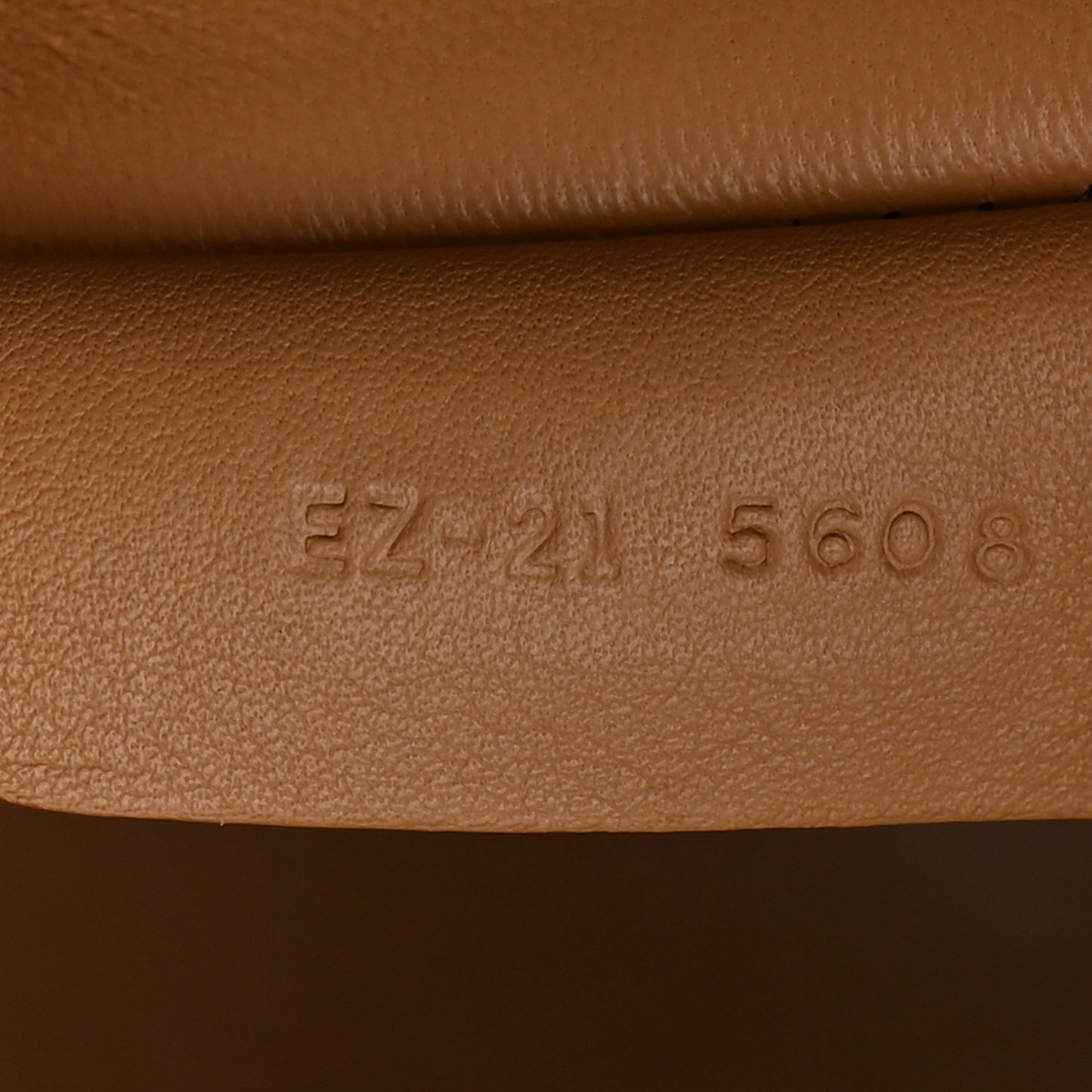 Natural Grain Calfskin Small Hug Bag Light Caramel