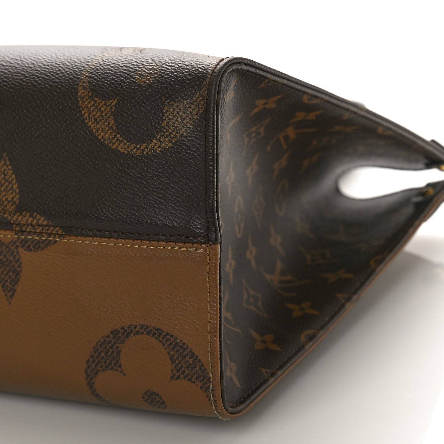 Reverse Monogram Giant Onthego MM