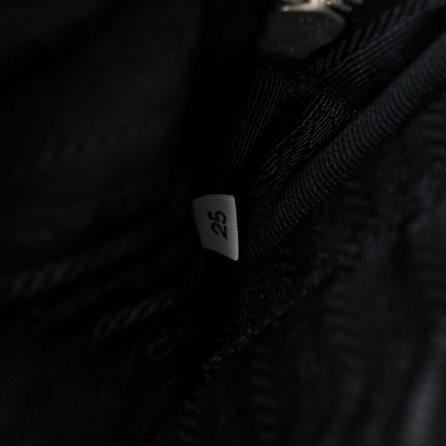 Nappa Zippers Bow Clutch Black Geranio