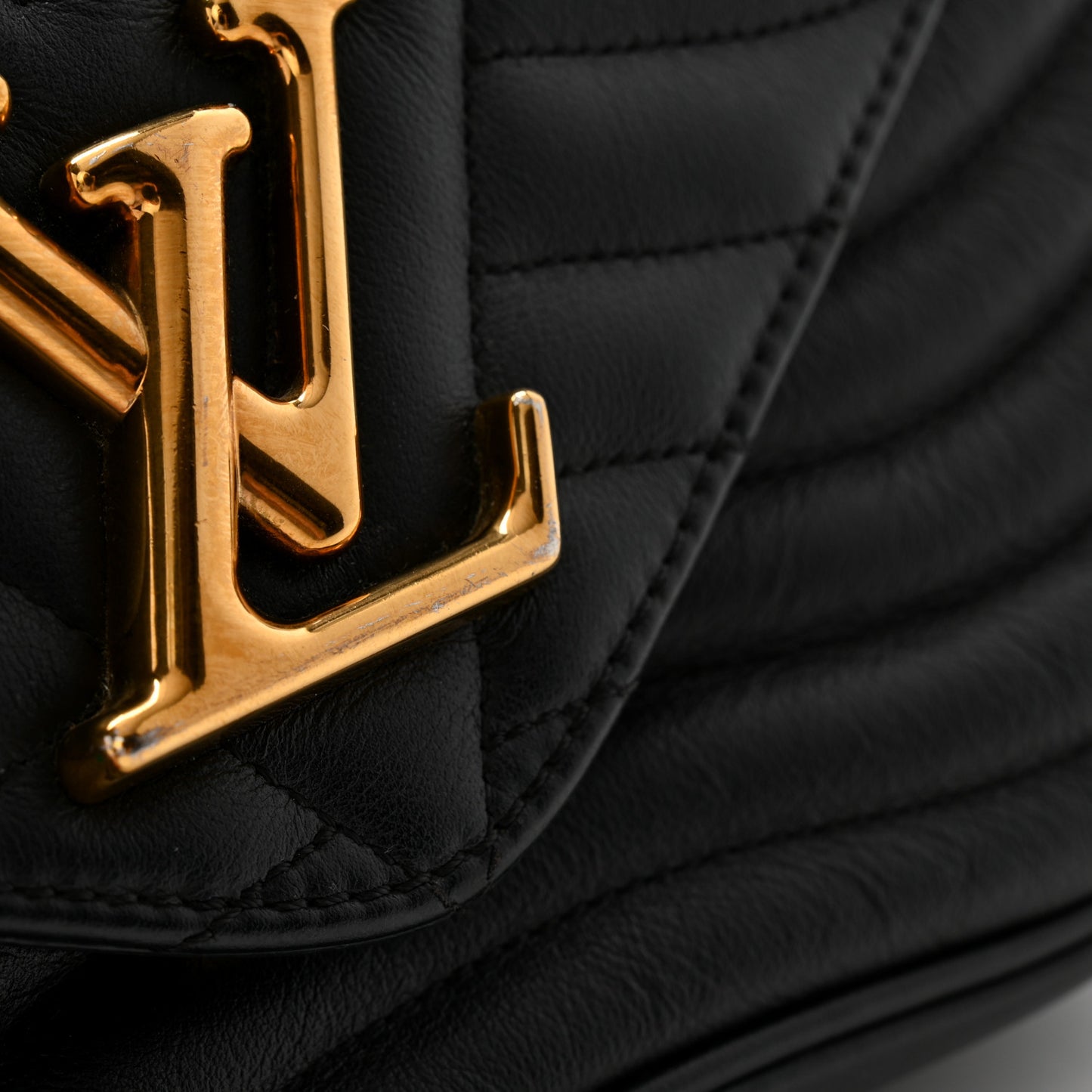 Calfskin New Wave Chain PM Black