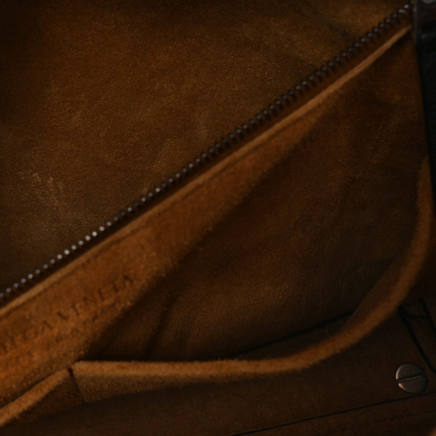 Grained Calfskin Maxi Intrecciato Medium Arco Black