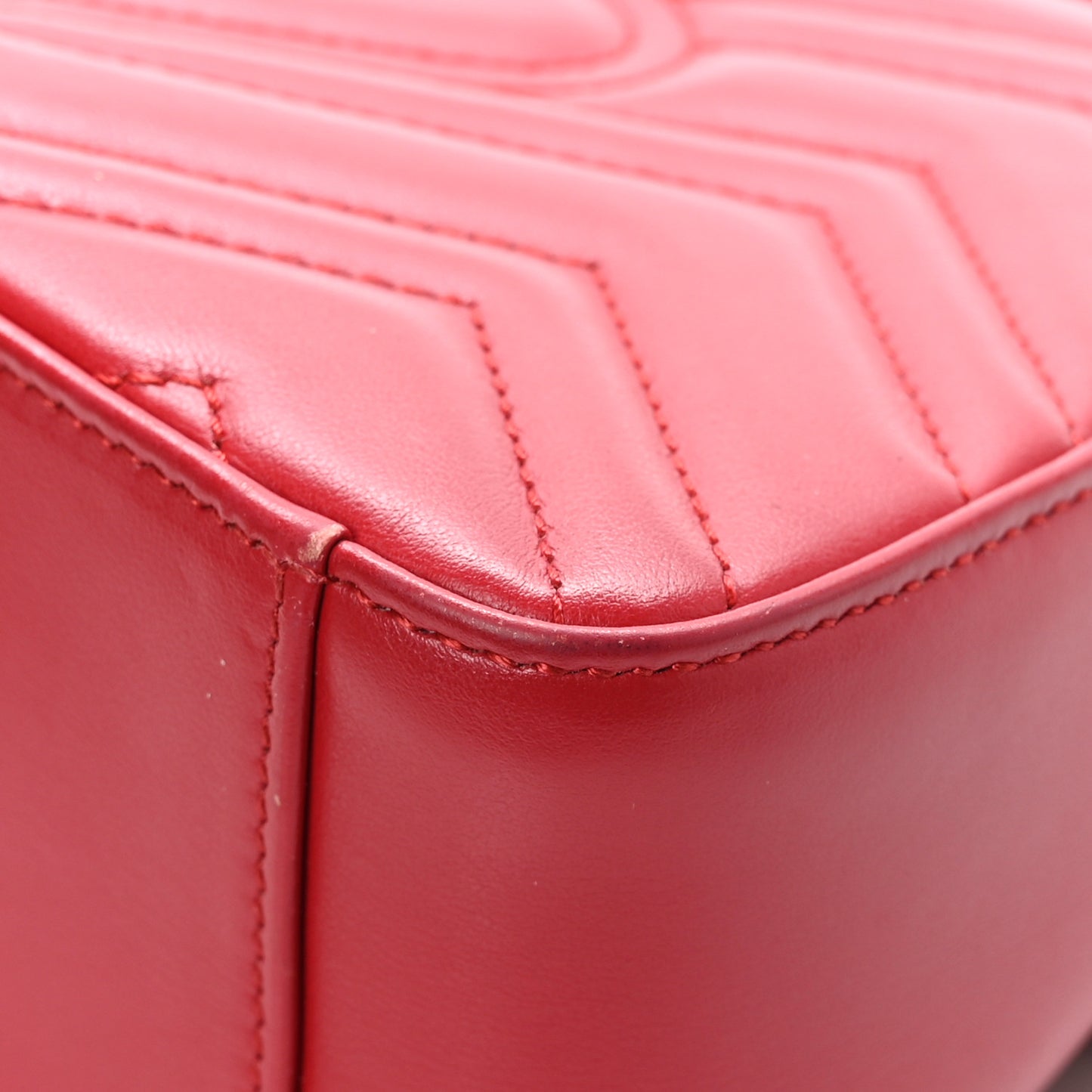 Calfskin Matelasse Mini GG Marmont Top Handle Shoulder Bag Hibiscus Red