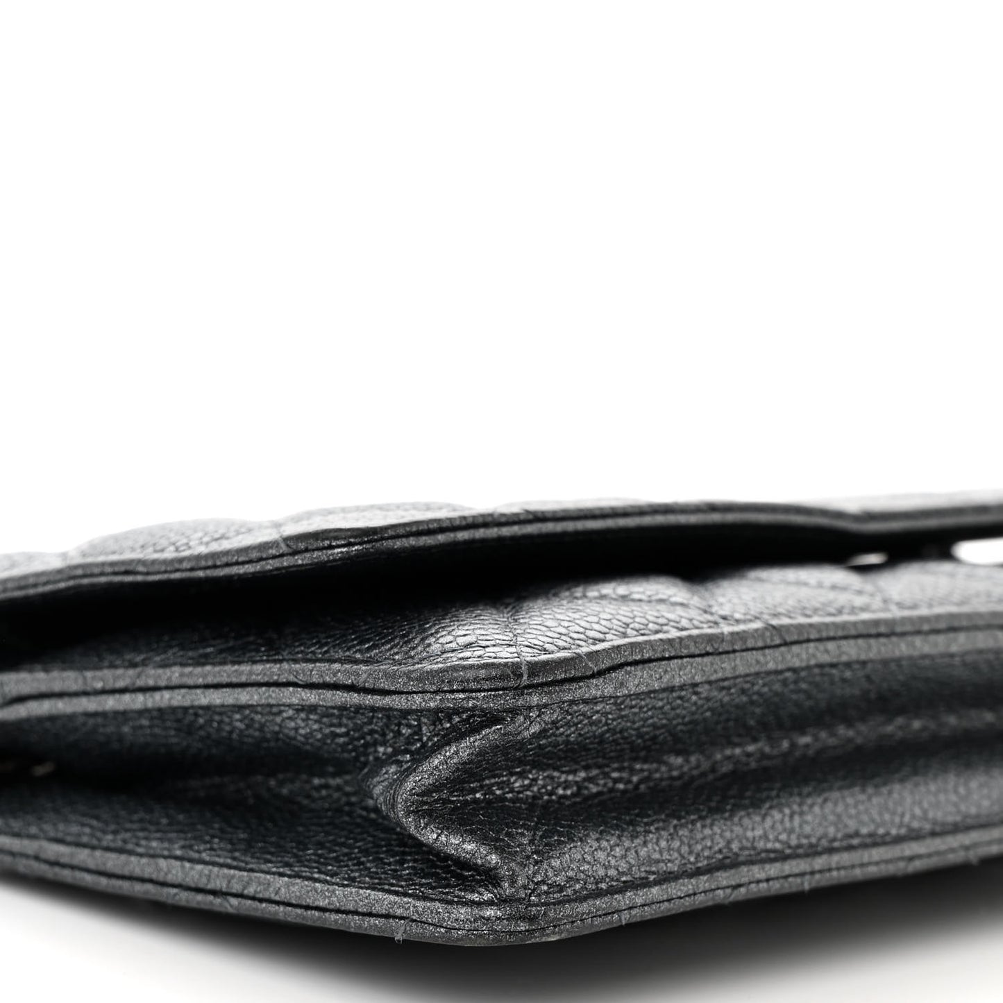 Pearly Caviar Quilted Wallet On Chain WOC Grey