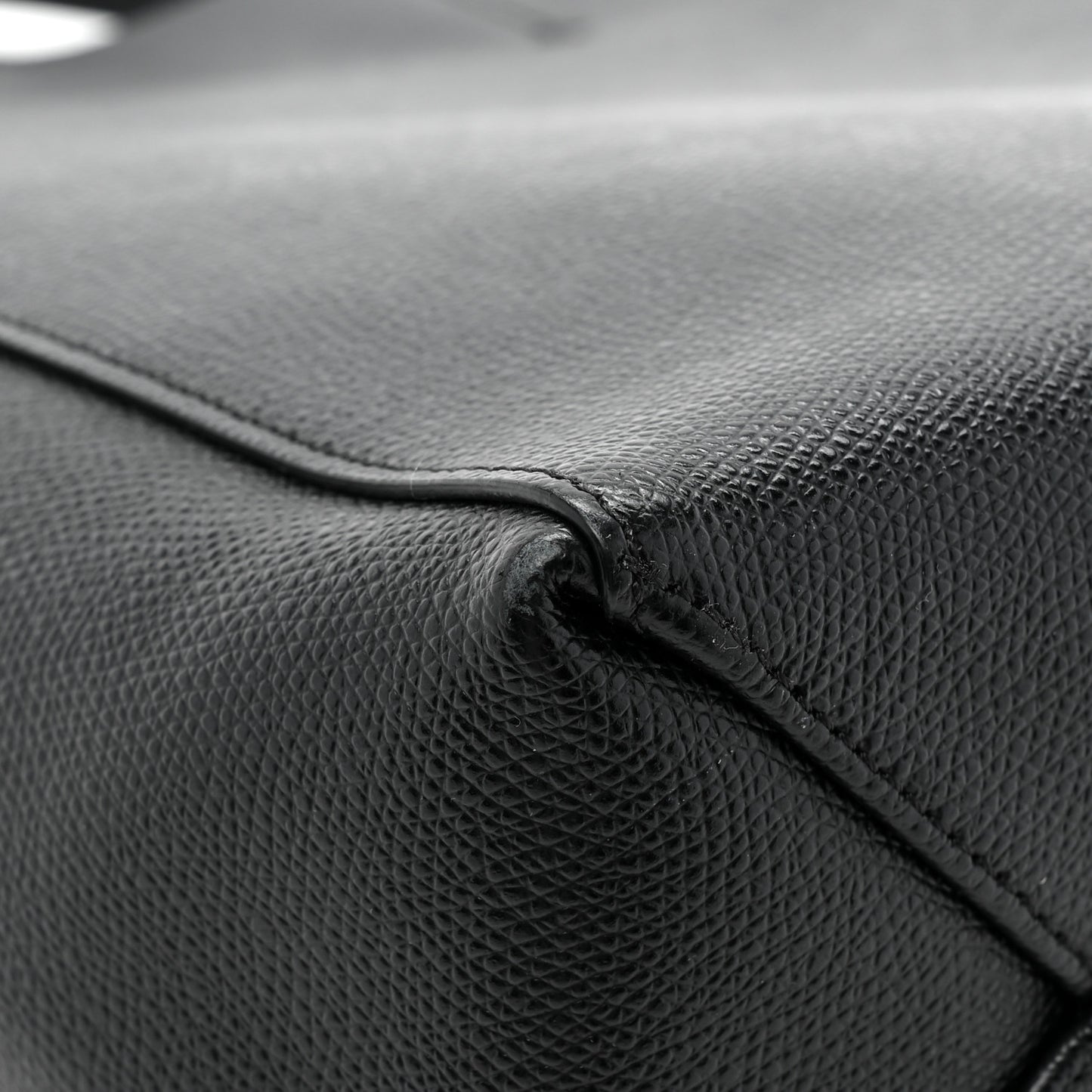 Grained Calfskin Small Vertical Cabas Black