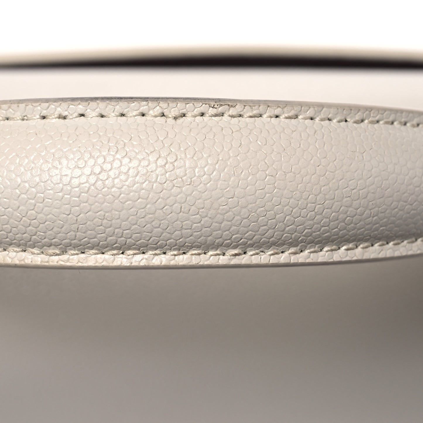 Grain de Poudre Medium Classic Monogram Cassandra Top Handle Crema Soft Rouge Legion