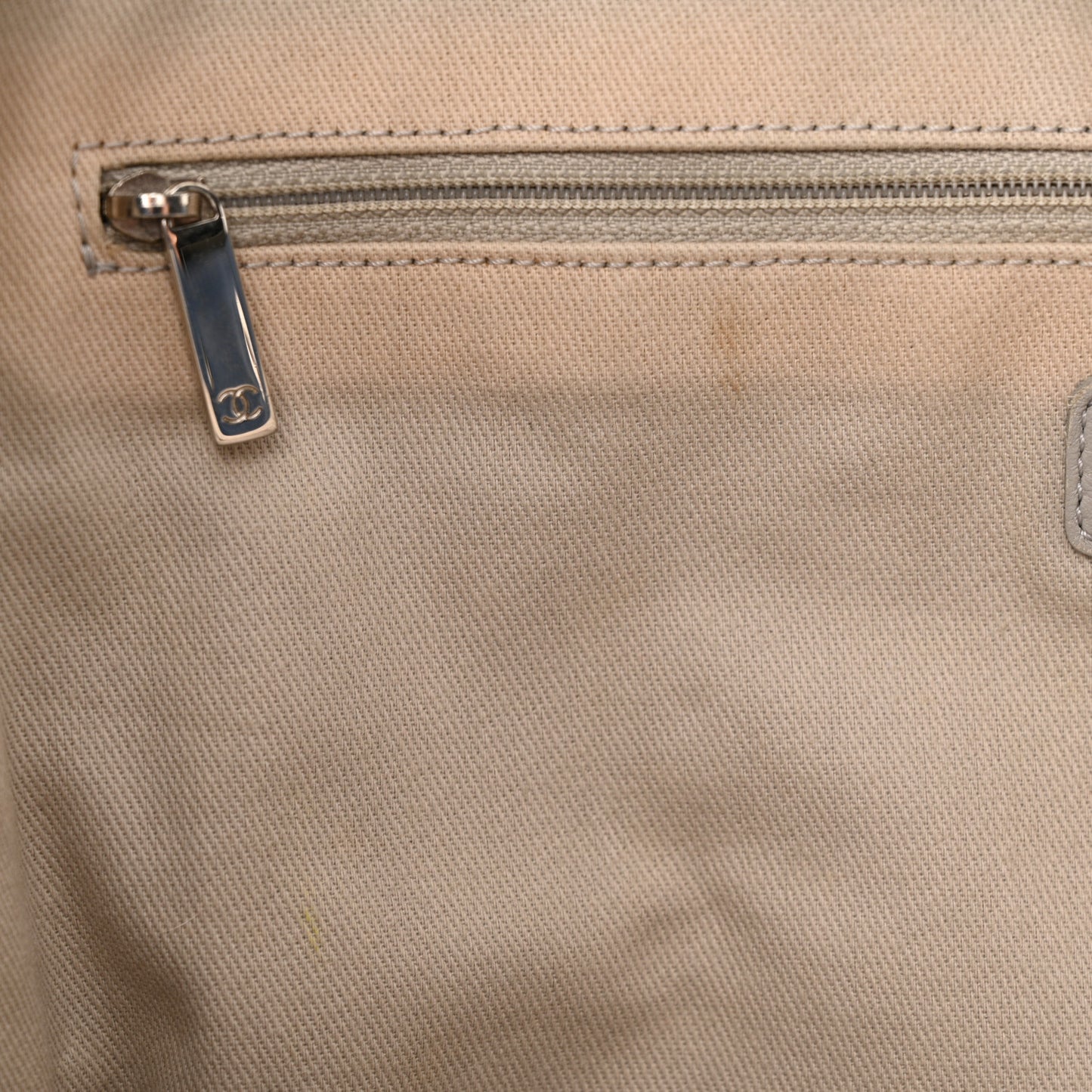 Glazed Calfskin Large Deauville Tote Blue