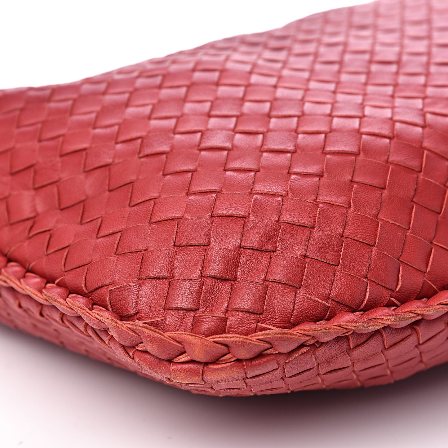 Nappa Intrecciato Medium Veneta Hobo Fraise