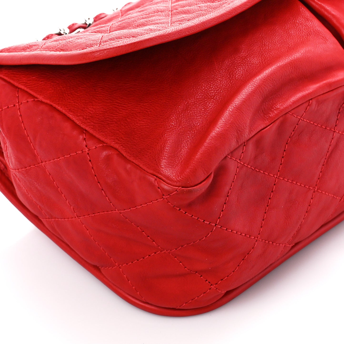 Grained Calfskin Medium Natural Beauty Flap Red