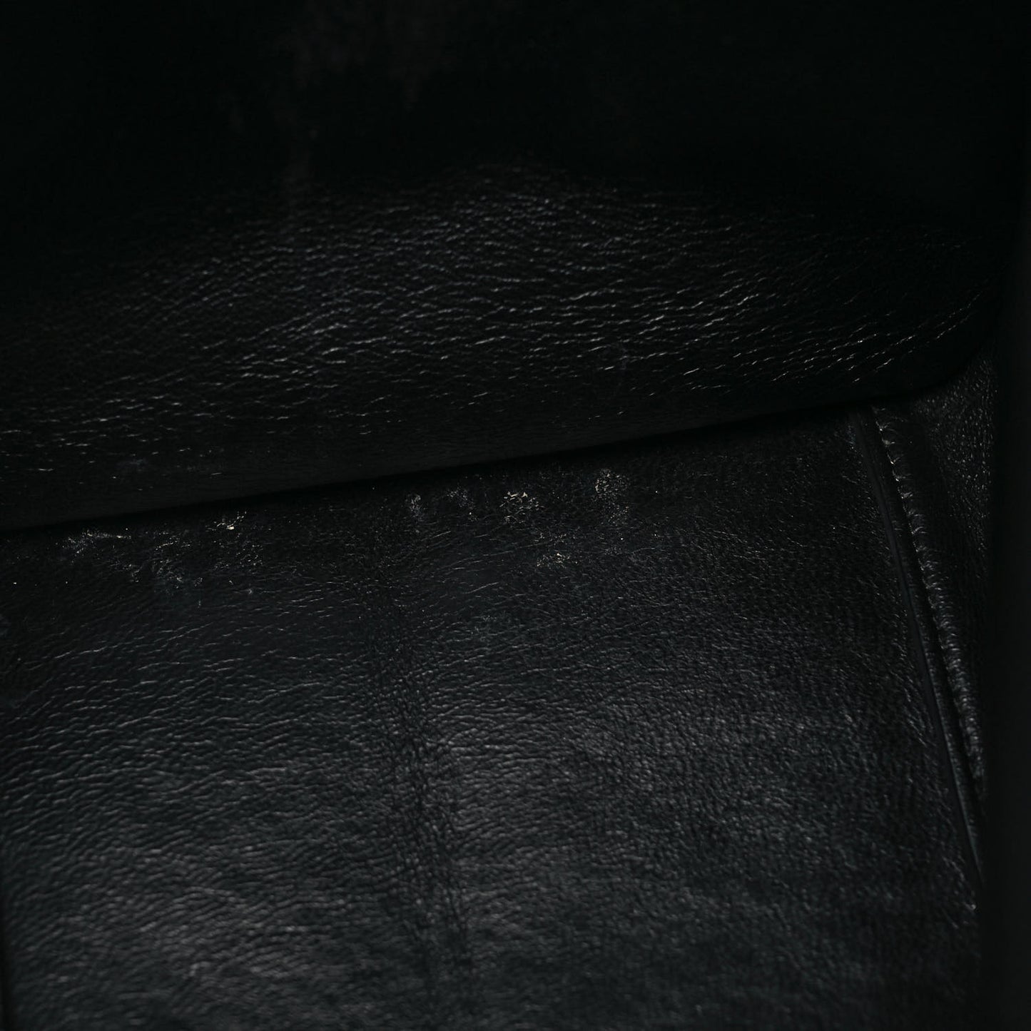 Drummed Calfskin Suede Medium Trapeze Black