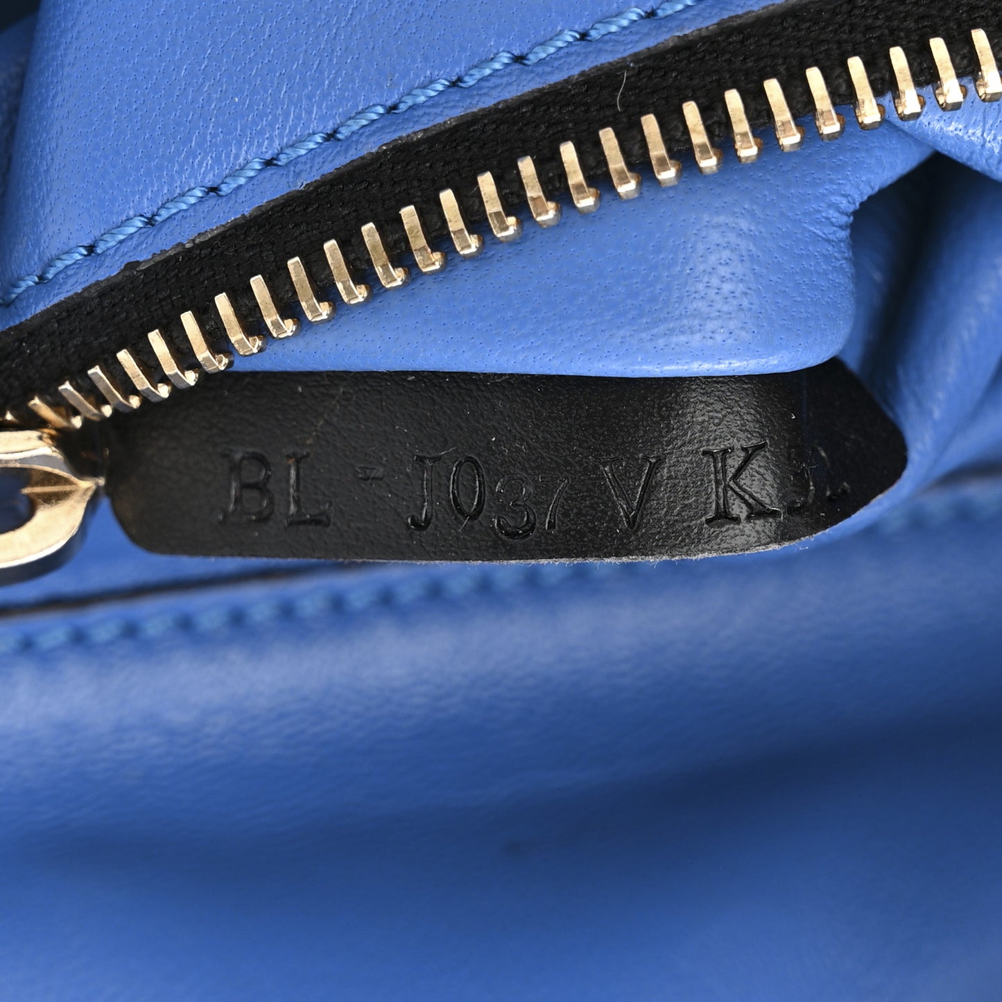 Vitello Small Rockstud Tote Blue Black