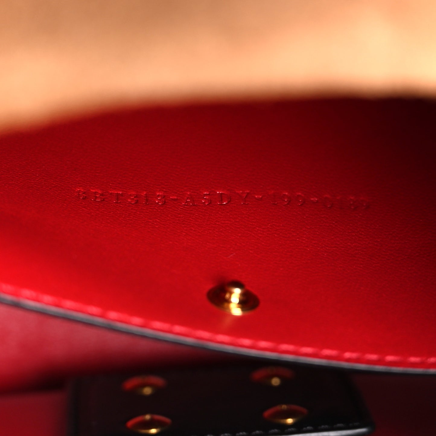 Vitello Grace Matte Kan U Shoulder Bag Black