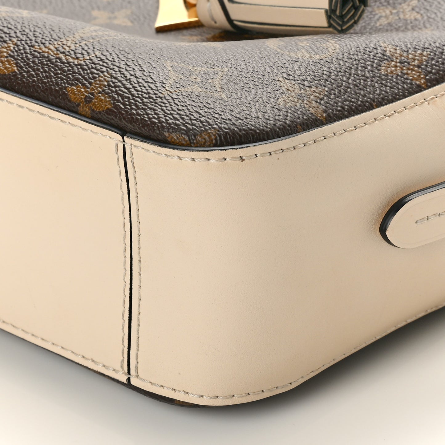 Monogram Saintonge Creme